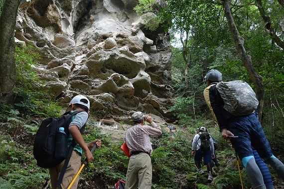 双石山トレッキング天狗岩