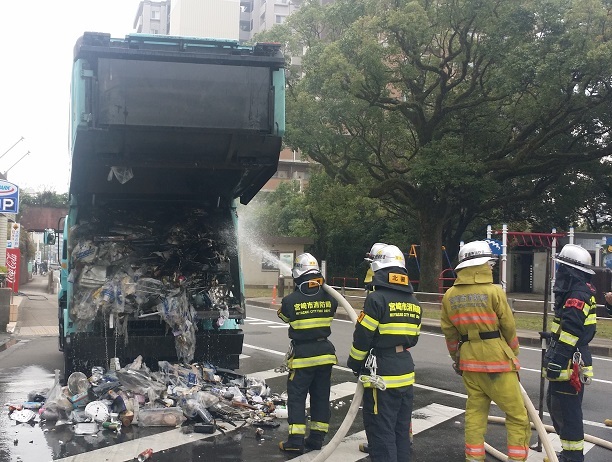 車両火災の写真