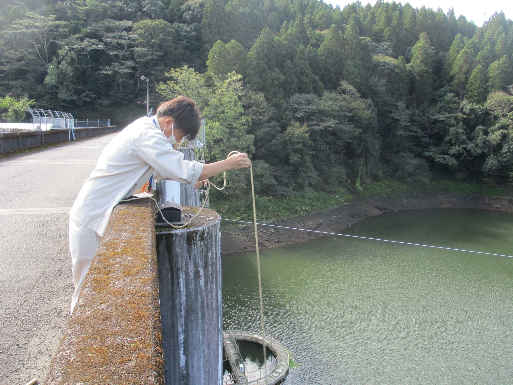 ダム採水