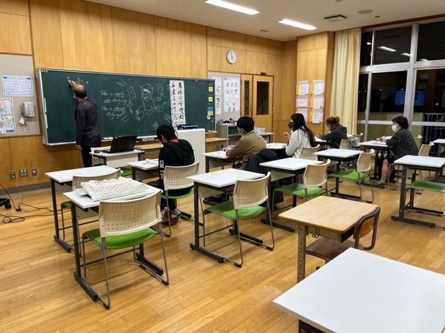 他市の夜間中学校の様子.jpg