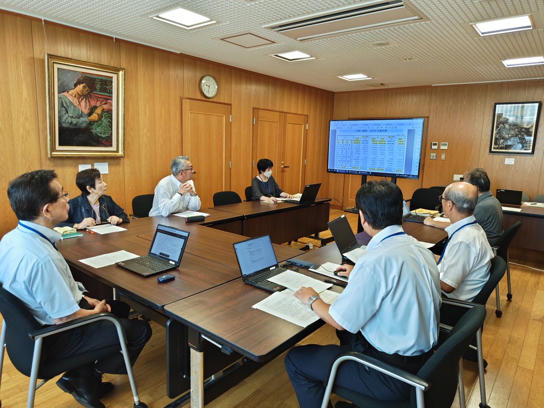 【R6.8.21 報告2】令和5年度決算審査意見書提出.JPG