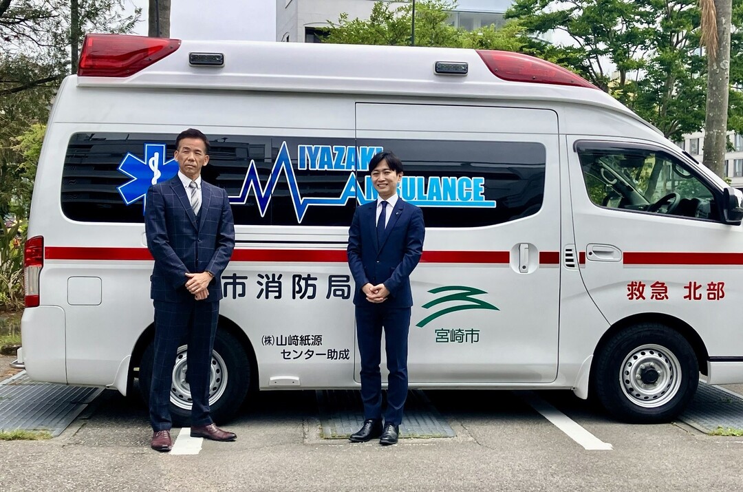 救急車贈呈.jpg