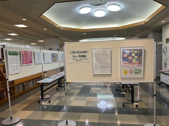 市立図書館2階ロビー.jpg