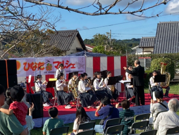 写真3ステージ発表.jpg