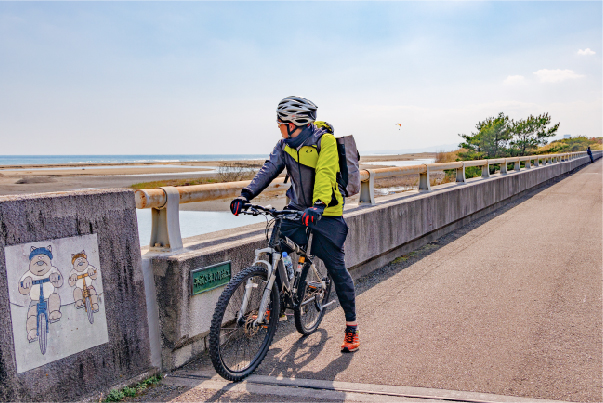 橋と自転車