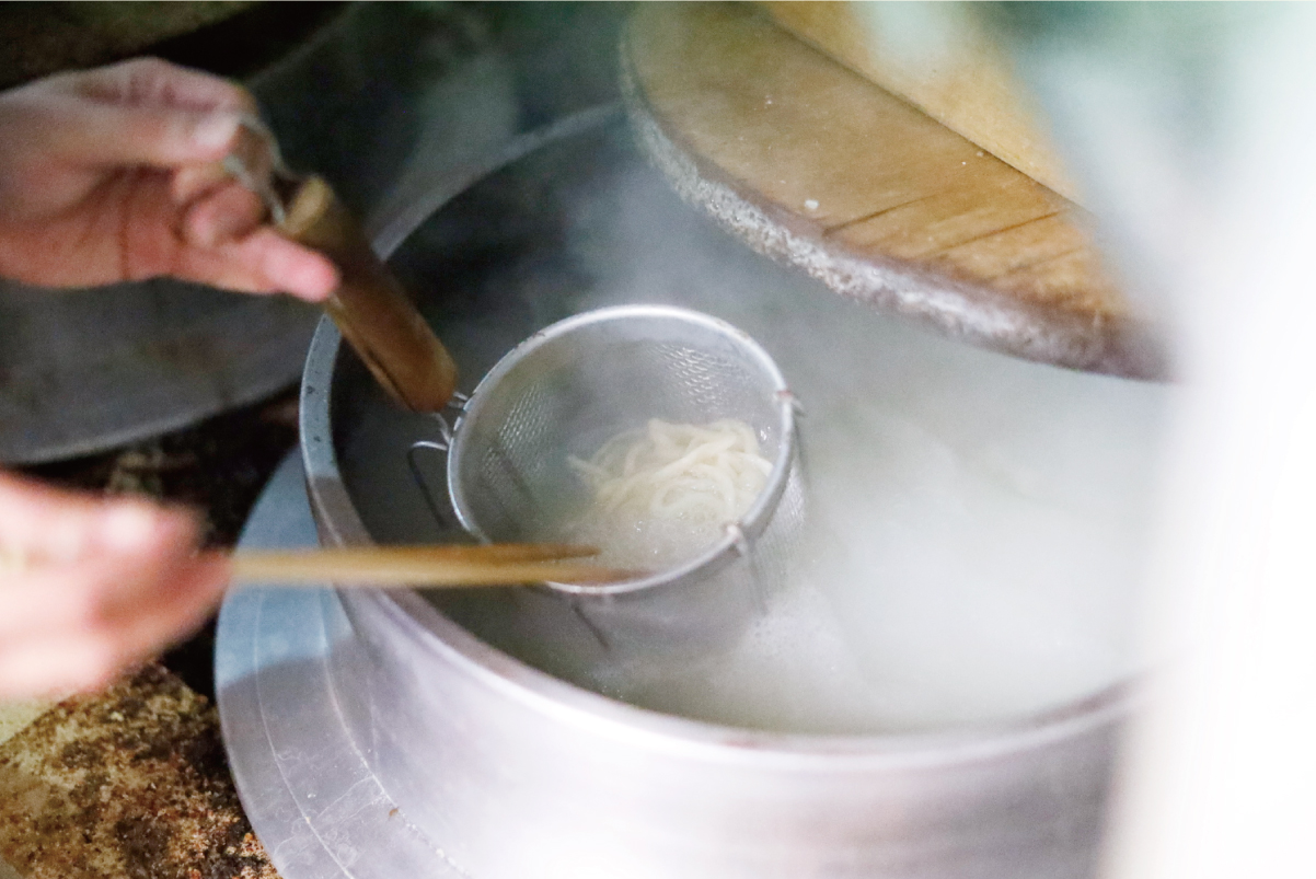 釜あげうどん くろ